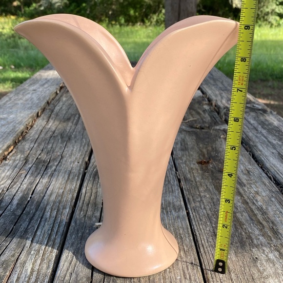 1930’s Rumrill Swan Vase - Picture 7 of 9